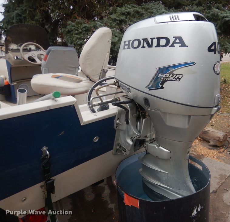 image for item HU9460 2001 Crestliner Angler  boat