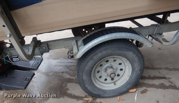 image for item HU9460 2001 Crestliner Angler  boat