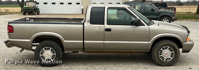 image for item ID9278 2000 GMC Sonoma  Ext. Cab pickup truck