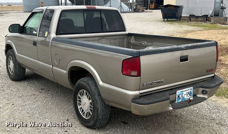 image for item ID9278 2000 GMC Sonoma  Ext. Cab pickup truck