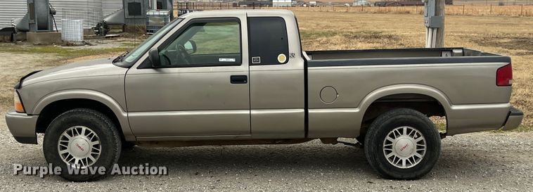 image for item ID9278 2000 GMC Sonoma  Ext. Cab pickup truck
