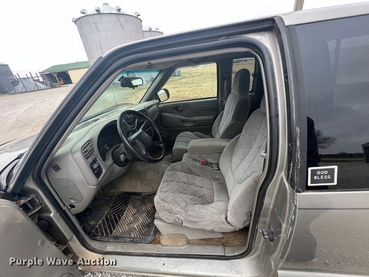 image for item ID9278 2000 GMC Sonoma  Ext. Cab pickup truck