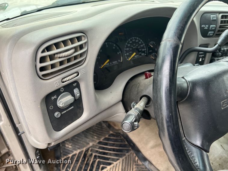 image for item ID9278 2000 GMC Sonoma  Ext. Cab pickup truck