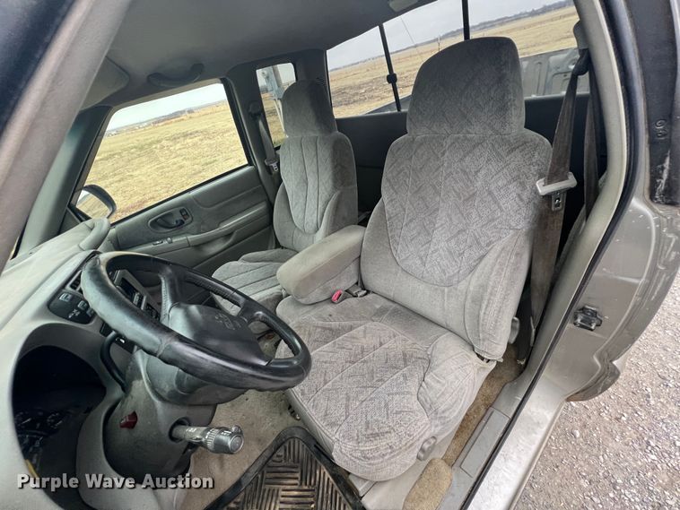 image for item ID9278 2000 GMC Sonoma  Ext. Cab pickup truck