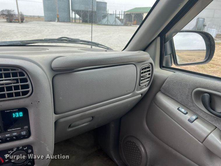 image for item ID9278 2000 GMC Sonoma  Ext. Cab pickup truck