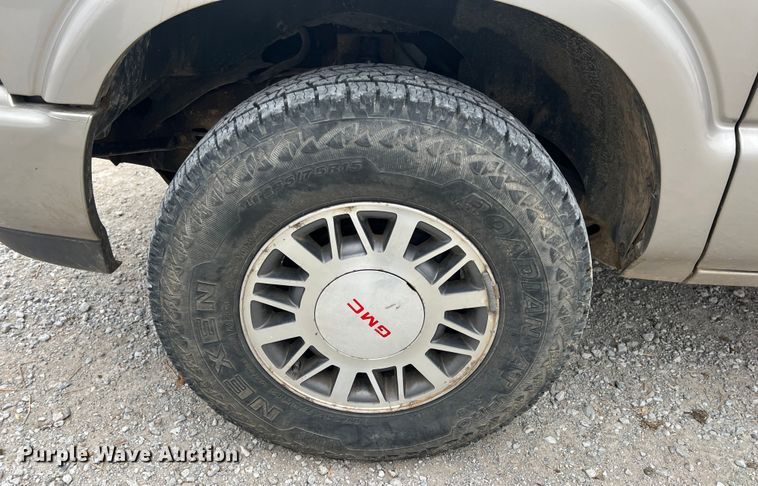 image for item ID9278 2000 GMC Sonoma  Ext. Cab pickup truck