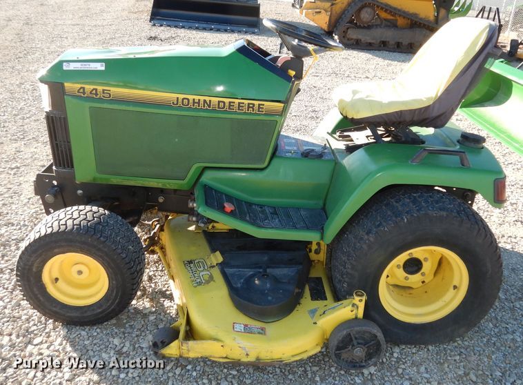 image for item IE9978 John Deere 445  lawn mower