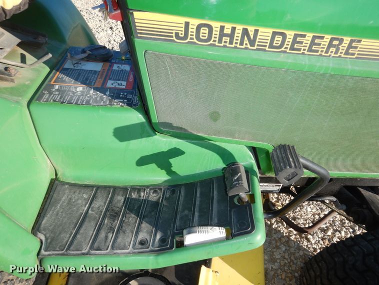 image for item IE9978 John Deere 445  lawn mower
