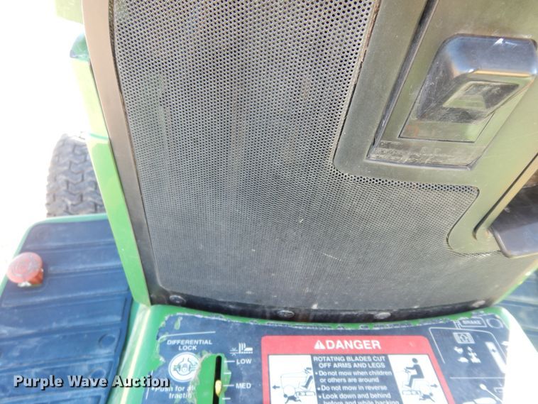 image for item IE9978 John Deere 445  lawn mower