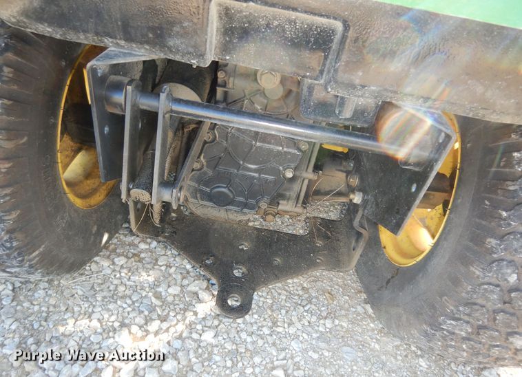 image for item IE9978 John Deere 445  lawn mower