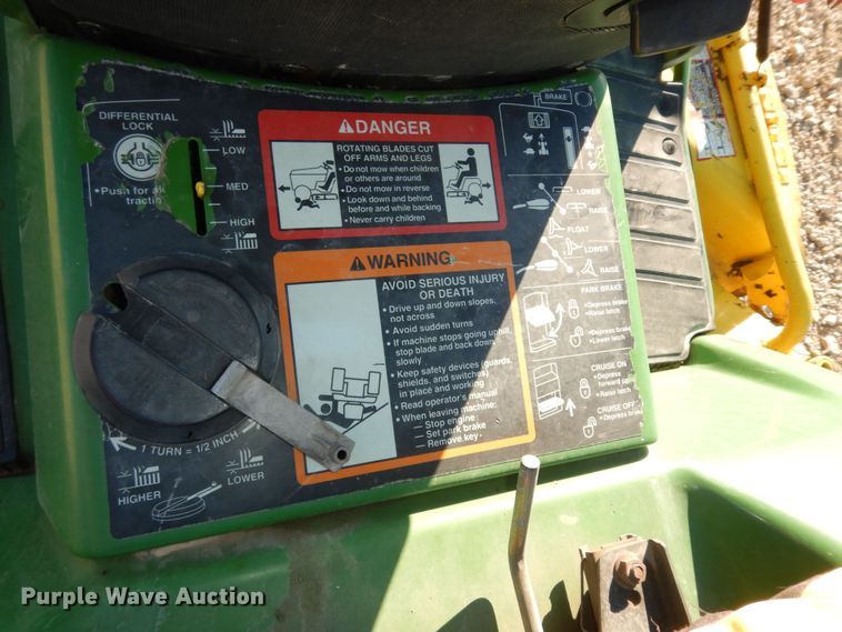 image for item IE9978 John Deere 445  lawn mower