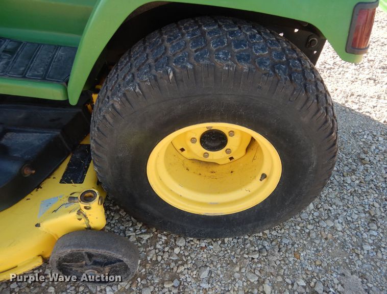 image for item IE9978 John Deere 445  lawn mower