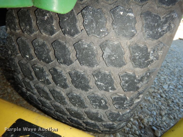 image for item IE9978 John Deere 445  lawn mower