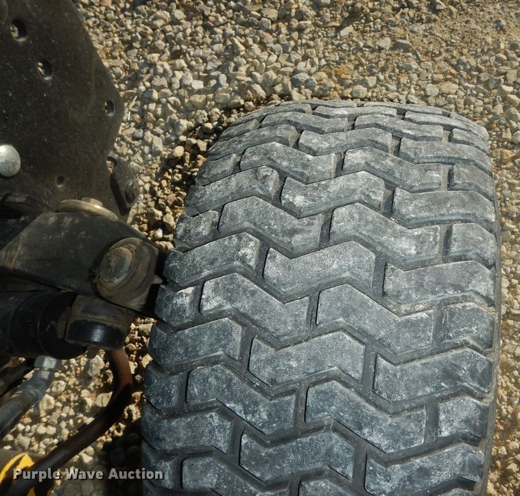 image for item IE9978 John Deere 445  lawn mower