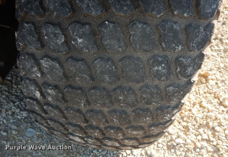 image for item IE9978 John Deere 445  lawn mower