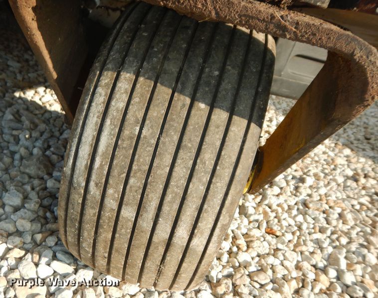 image for item IE9996 John Deere ZTrak F680  ZTR lawn mower