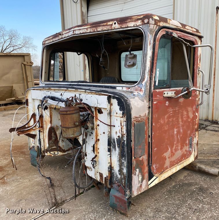 image for item IG9877 International Paystar 5000  truck parts