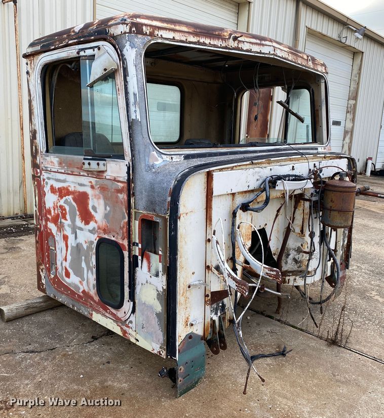 image for item IG9877 International Paystar 5000  truck parts