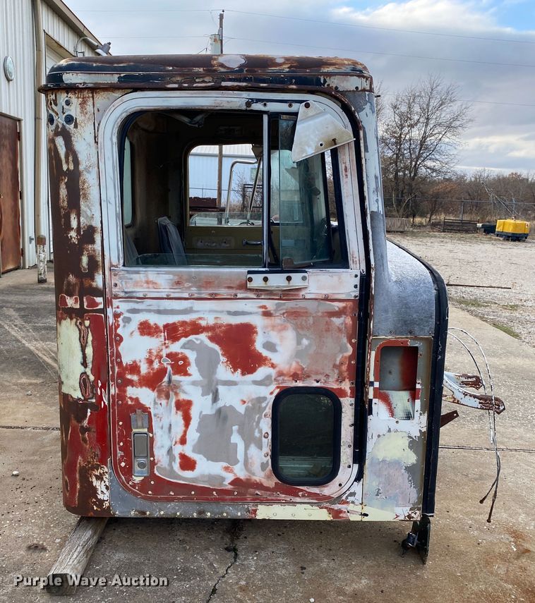 image for item IG9877 International Paystar 5000  truck parts