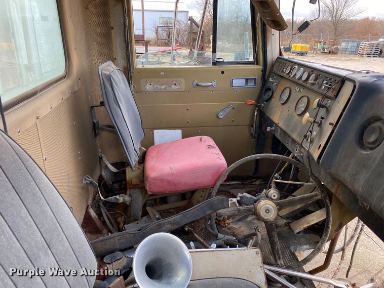 image for item IG9877 International Paystar 5000  truck parts