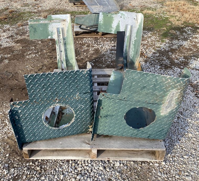 image for item IG9877 International Paystar 5000  truck parts