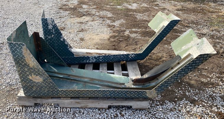 image for item IG9877 International Paystar 5000  truck parts