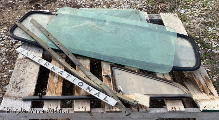 image for item IG9877 International Paystar 5000  truck parts