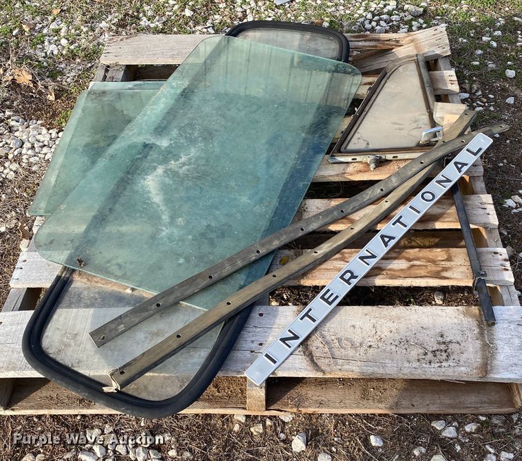 image for item IG9877 International Paystar 5000  truck parts