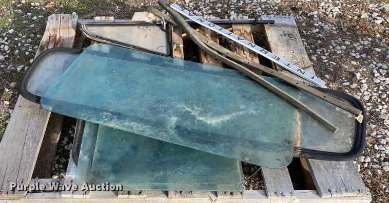 image for item IG9877 International Paystar 5000  truck parts