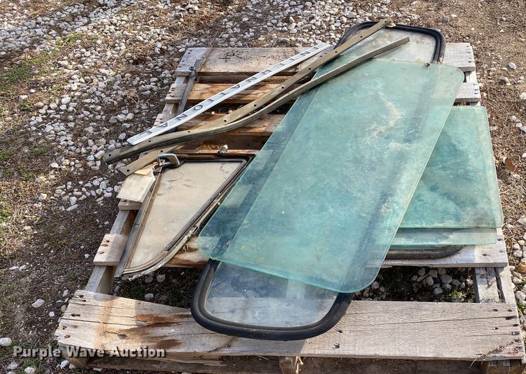 image for item IG9877 International Paystar 5000  truck parts