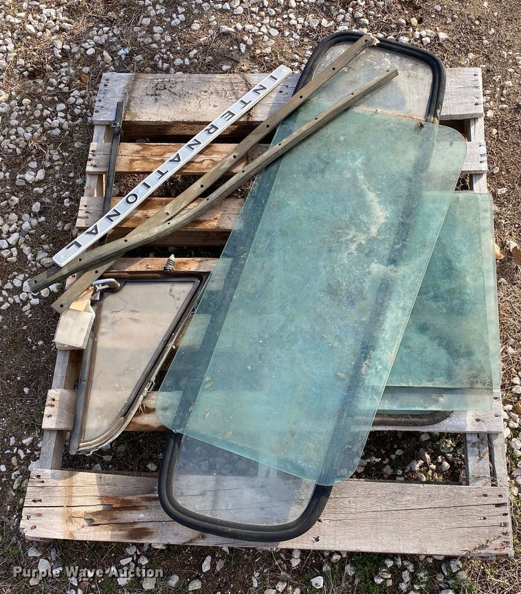 image for item IG9877 International Paystar 5000  truck parts