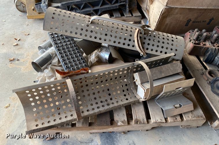 image for item IG9877 International Paystar 5000  truck parts