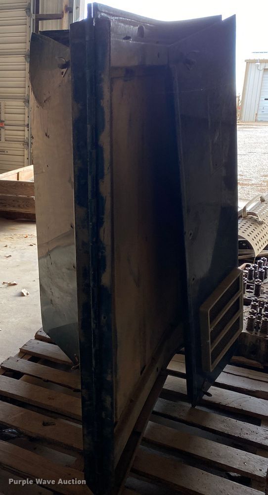 image for item IG9877 International Paystar 5000  truck parts