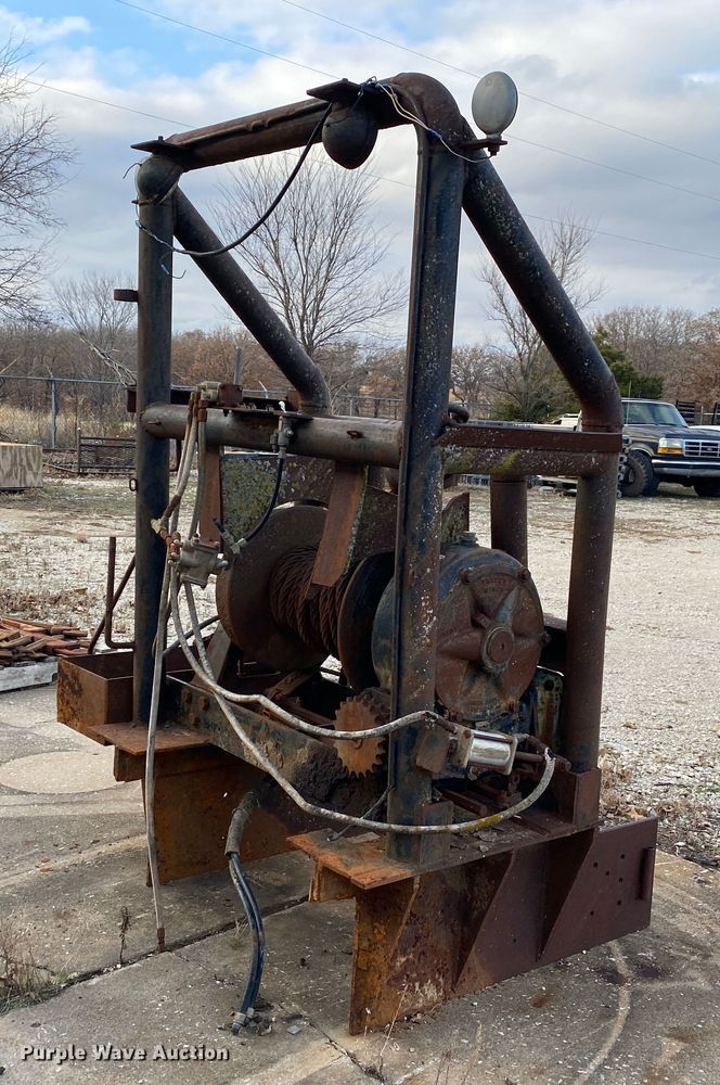 image for item IG9878 Braden  winch