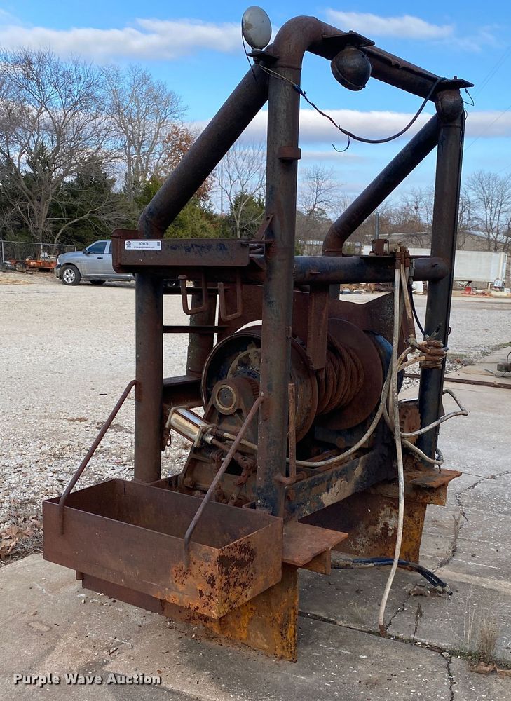 image for item IG9878 Braden  winch