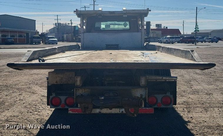 image for item IU9895 1992 International 4900  rollback truck