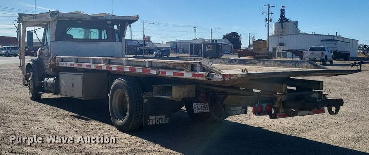 image for item IU9895 1992 International 4900  rollback truck