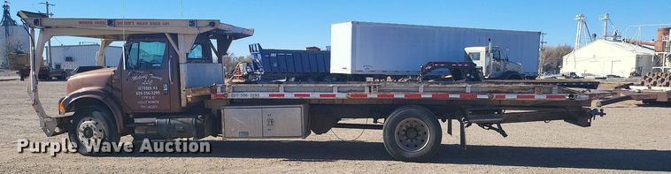 image for item IU9895 1992 International 4900  rollback truck