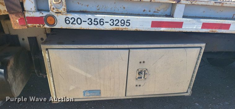 image for item IU9895 1992 International 4900  rollback truck