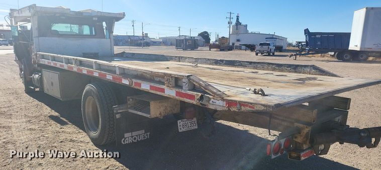 image for item IU9895 1992 International 4900  rollback truck