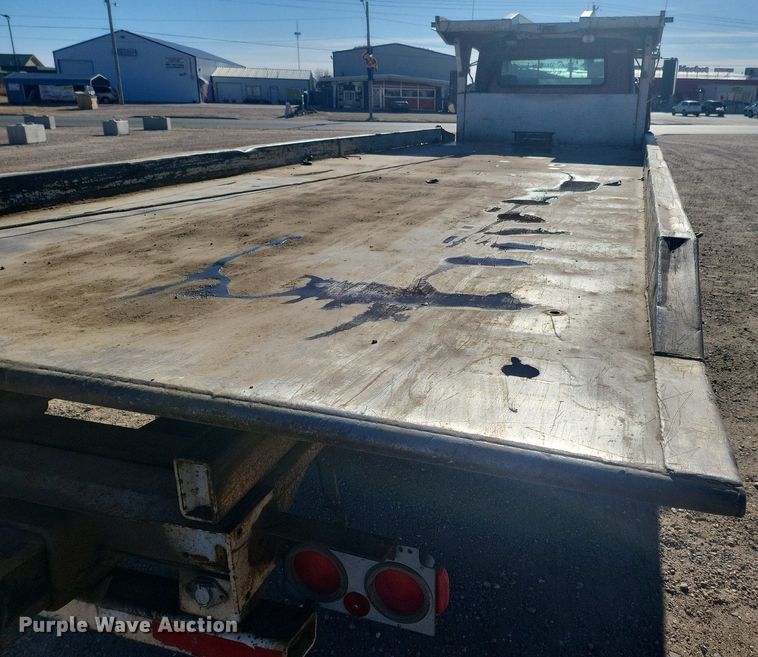 image for item IU9895 1992 International 4900  rollback truck