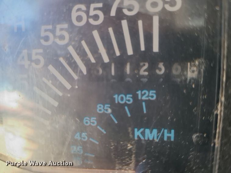 image for item IU9895 1992 International 4900  rollback truck