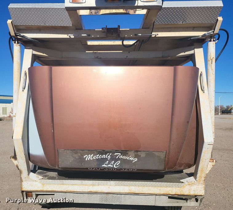 image for item IU9895 1992 International 4900  rollback truck