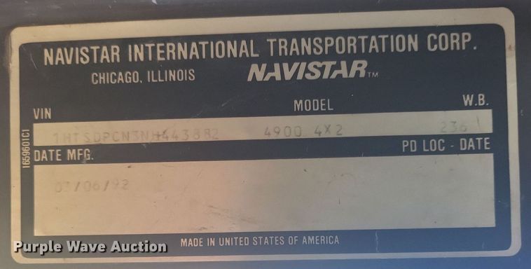 image for item IU9895 1992 International 4900  rollback truck