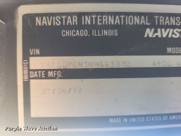 image for item IU9895 1992 International 4900  rollback truck