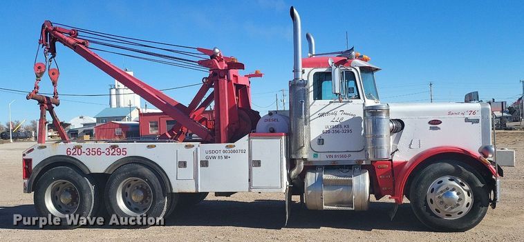 image for item IU9896 1976 Peterbilt 359  tow truck