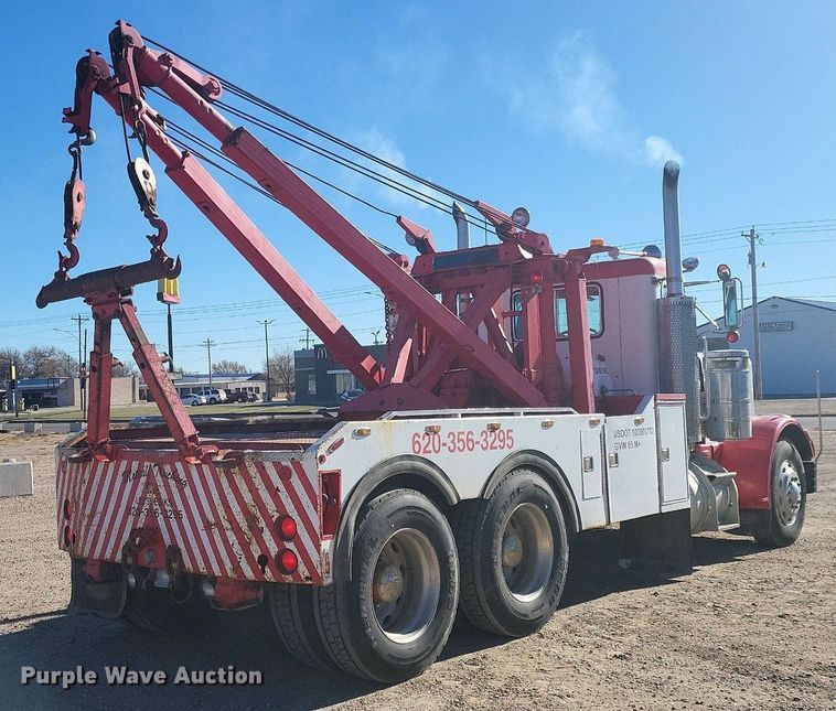 image for item IU9896 1976 Peterbilt 359  tow truck