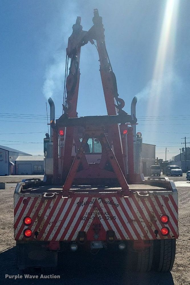 image for item IU9896 1976 Peterbilt 359  tow truck