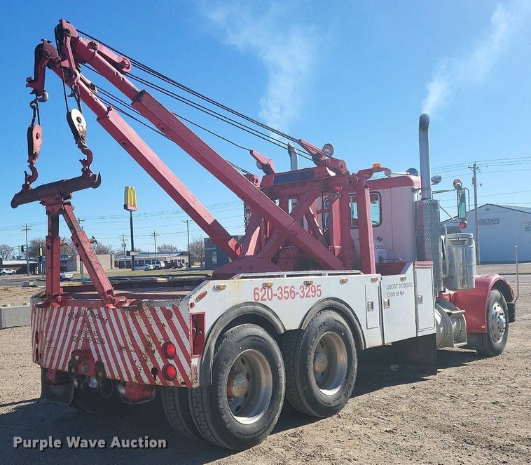 image for item IU9896 1976 Peterbilt 359  tow truck