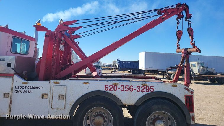 image for item IU9896 1976 Peterbilt 359  tow truck